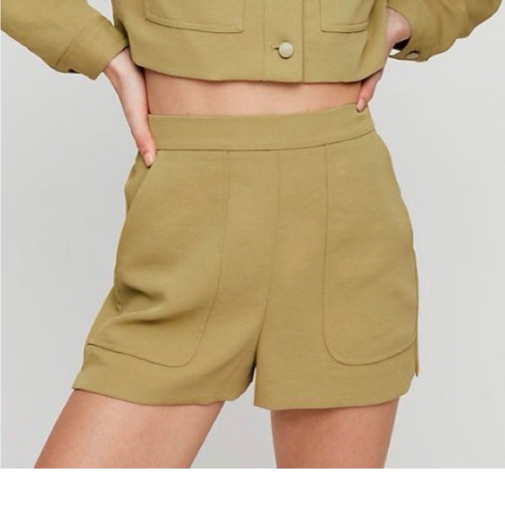 Aritzia Wilfred Bossier High Waisted Shorts size small